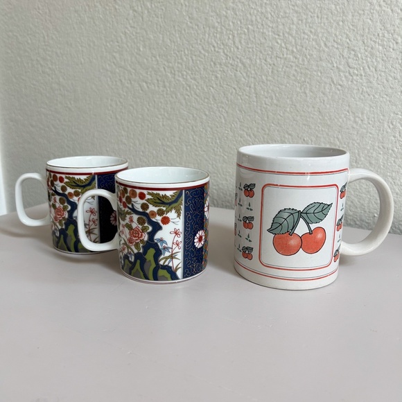 Vintage Old Imari Japanese Mugs - Set of two - smaller cups - Picture 8 of 8